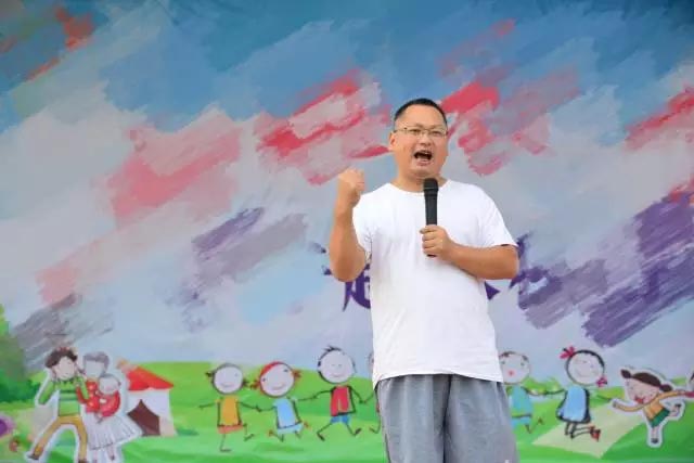 廣東博皓公司總經(jīng)理、鷹之家班主任尹總，為我們本次運(yùn)動會致開幕詞
